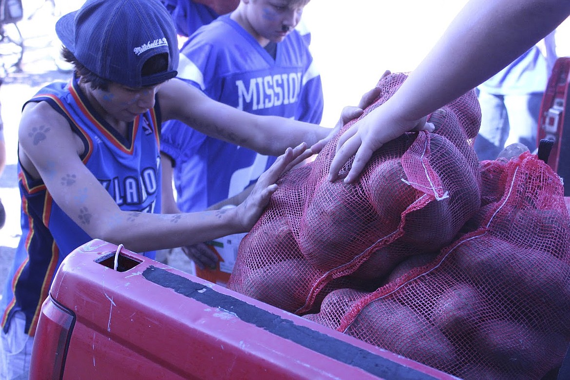 Students at St. Ignatius Middle School donated more than 3,000 pounds of food to the Mission Valley Food Bank during a food drive Homecoming week. (Photo courtesy of Justin Brown)