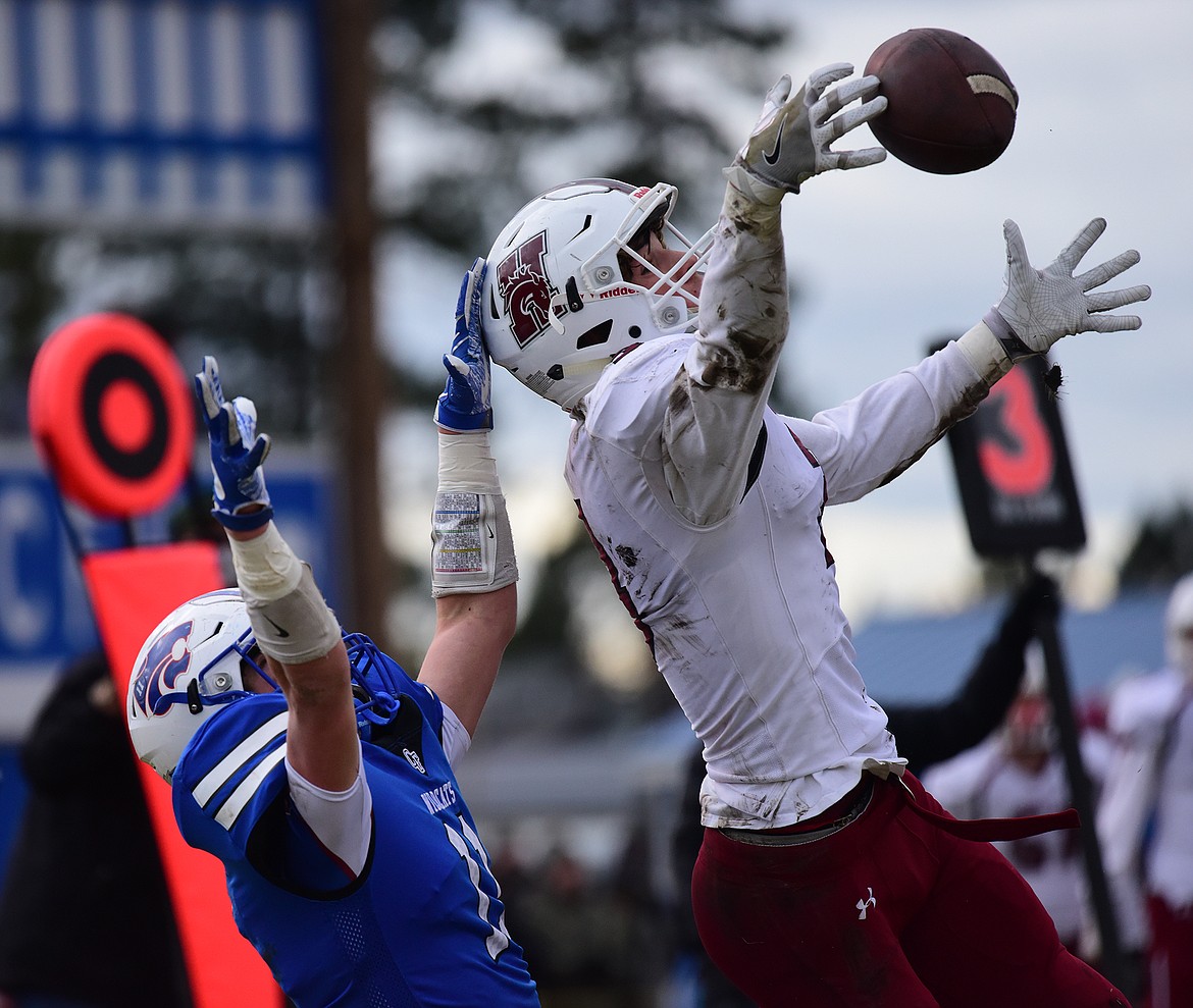 Ben Windauer looks to break up a pass.