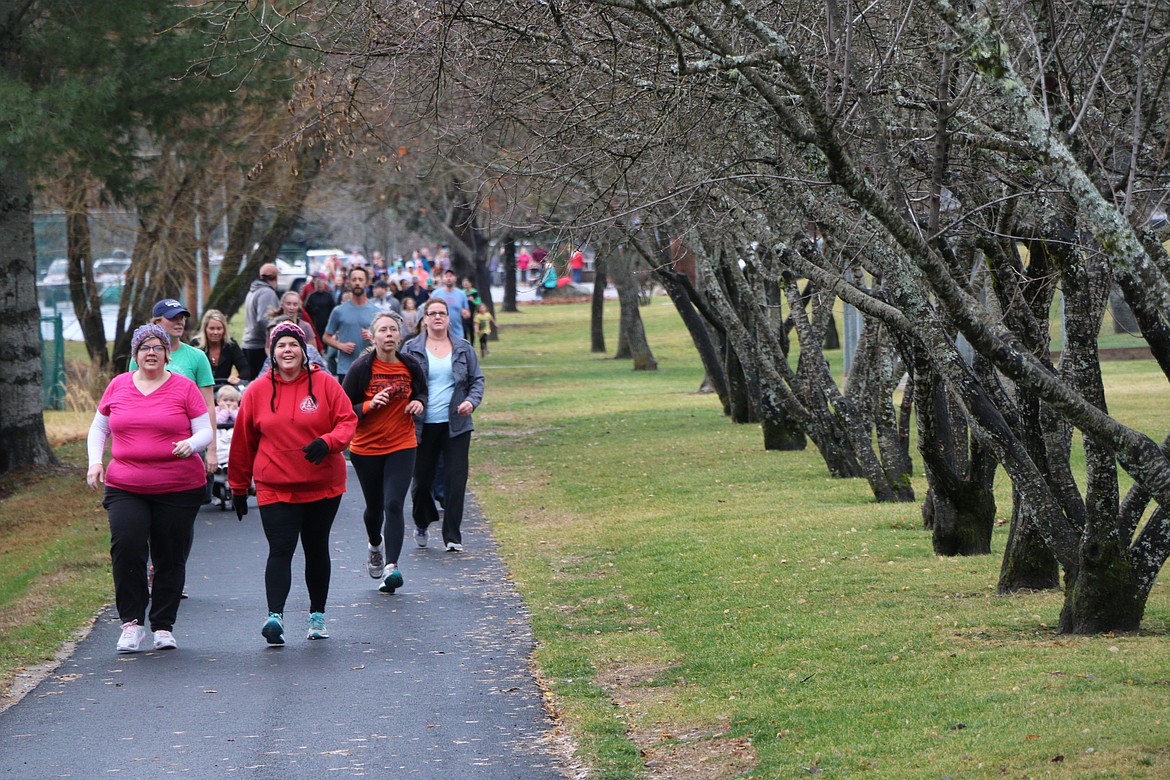 (Photo by CAROLINE LOBSINGER)
Turkey Trot participants make their way around Travers Park as they take part in the 10th annual Turkey Trot on Thanksgiving Day. The event, which is sponsored by Sandpoint Parks &amp; Recreation and Sandpoint West Athletic Club, raises donations and food for the Bonner Community Food Bank.