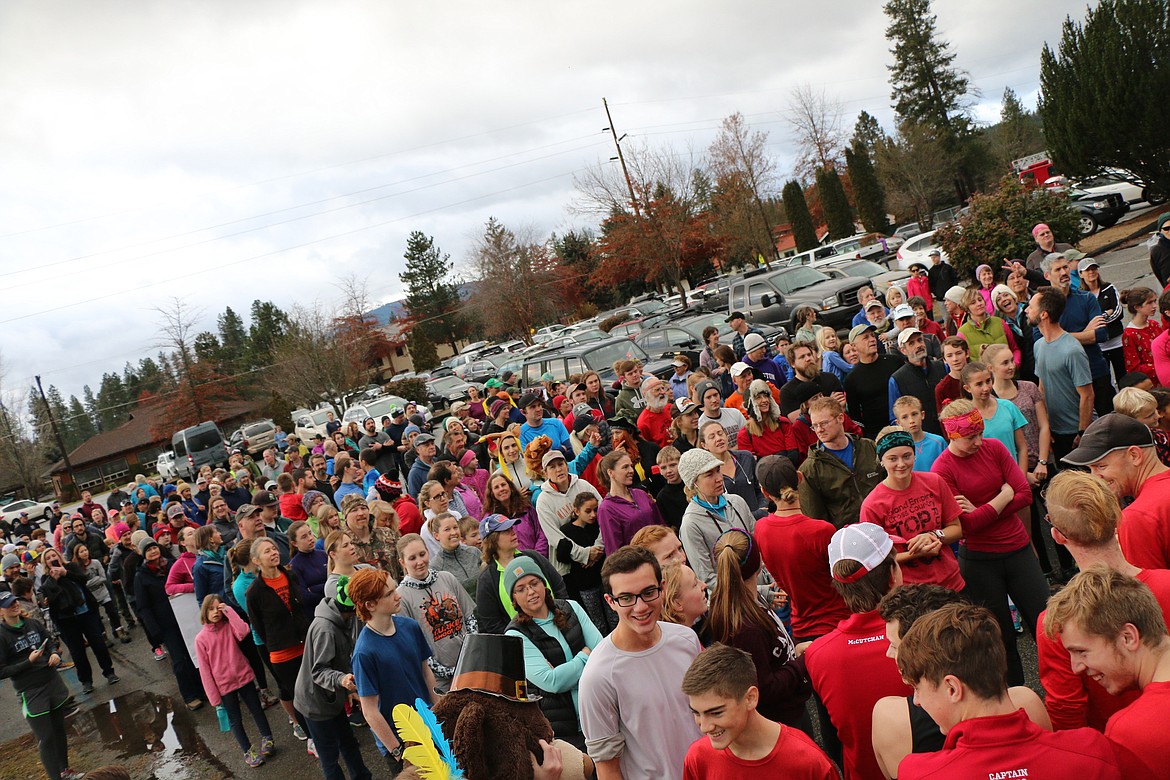 (Photo by CAROLINE LOBSINGER)
Turkey Trot participants pack the starting area as they take part in the 10th annual Turkey Trot on Thanksgiving Day at Travers Park. The event, which is sponsored by Sandpoint Parks &amp; Recreation and Sandpoint West Athletic Club, raises donations and food for the Bonner Community Food Bank.