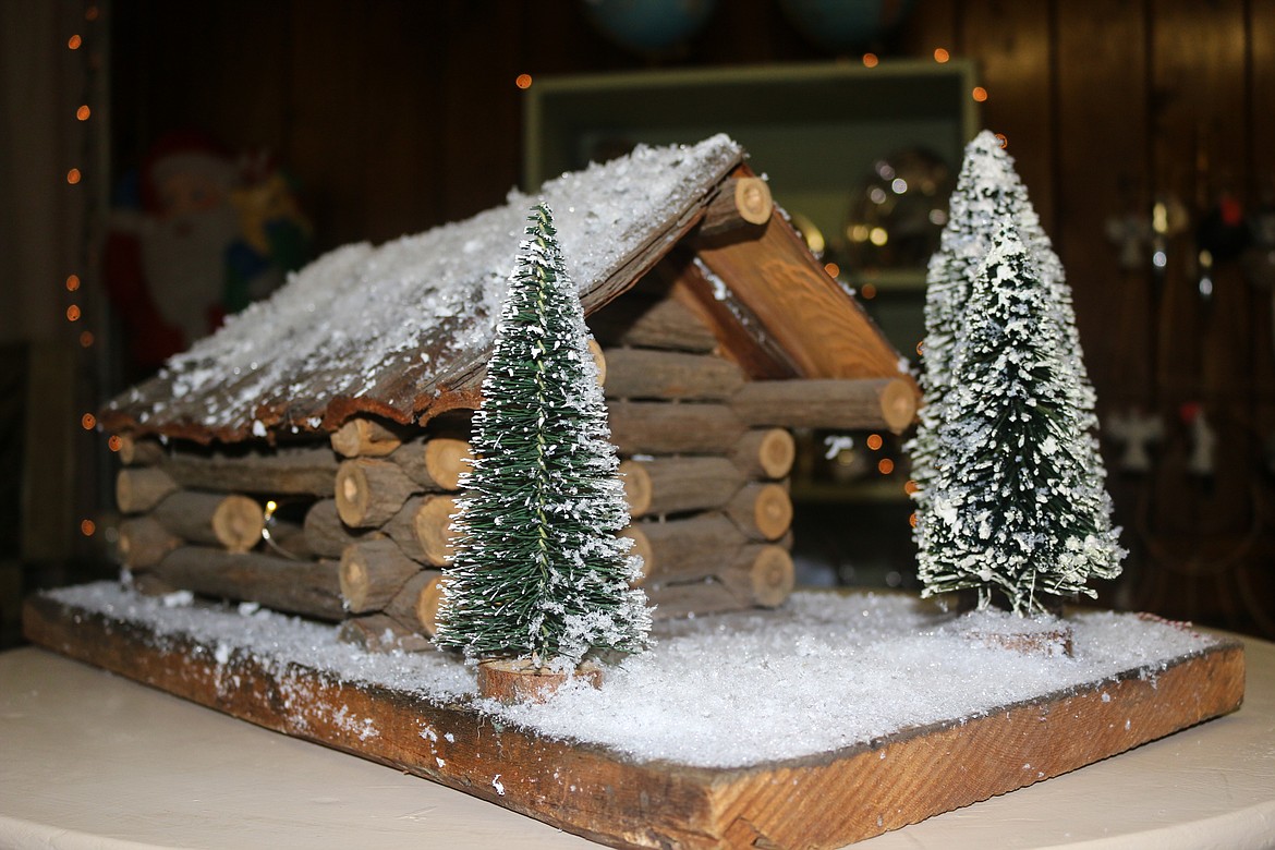 Photo by Mandi Bateman
A miniature log cabin display at the Vintage Christmas Market.