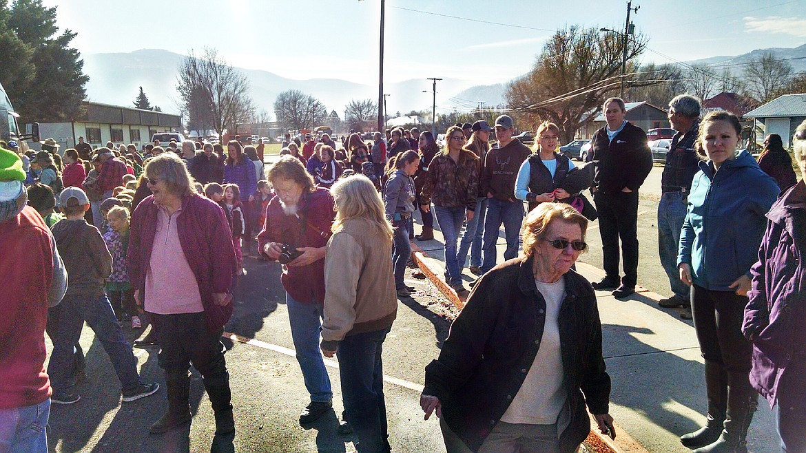 The Plains community turned out in droves for Larry and his Christmas Tree (Clark Fork Valley Press)