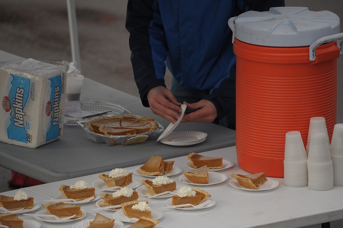 Photo by Levi Bonnell 
The 5k and 10k runs gave participants an excuse for early pie.