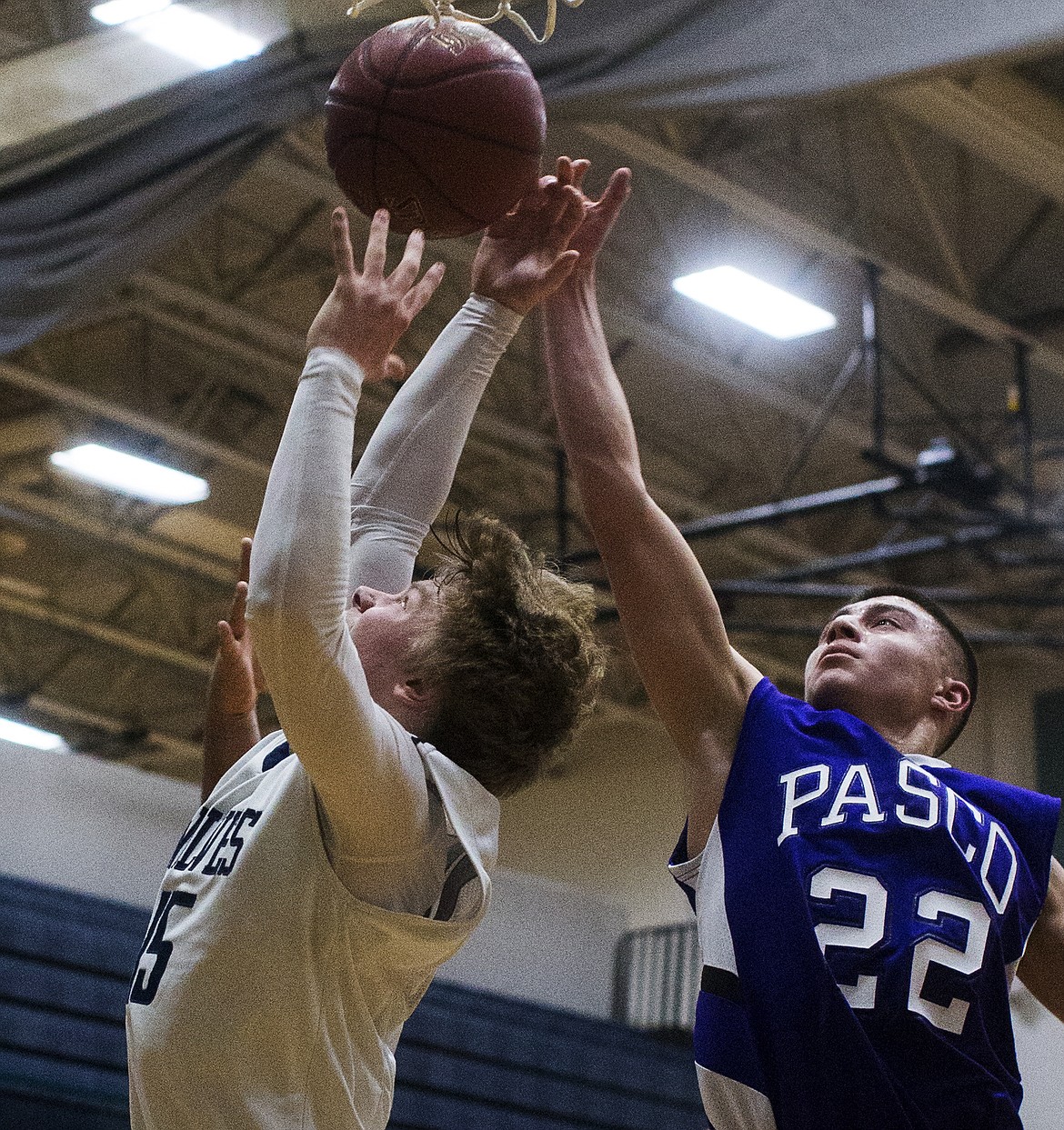 LOREN BENOIT/Press

Lake City&#146;s Hunter Schaffer and Pasco&#146;s Noah Gonzalez go for the rebound during Friday night&#146;s game at Lake City High School.