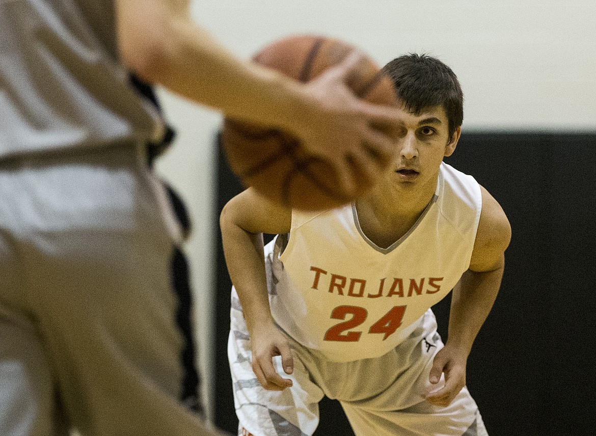 LOREN BENOIT/PressNicolas Morris keeps his eye on the ball.