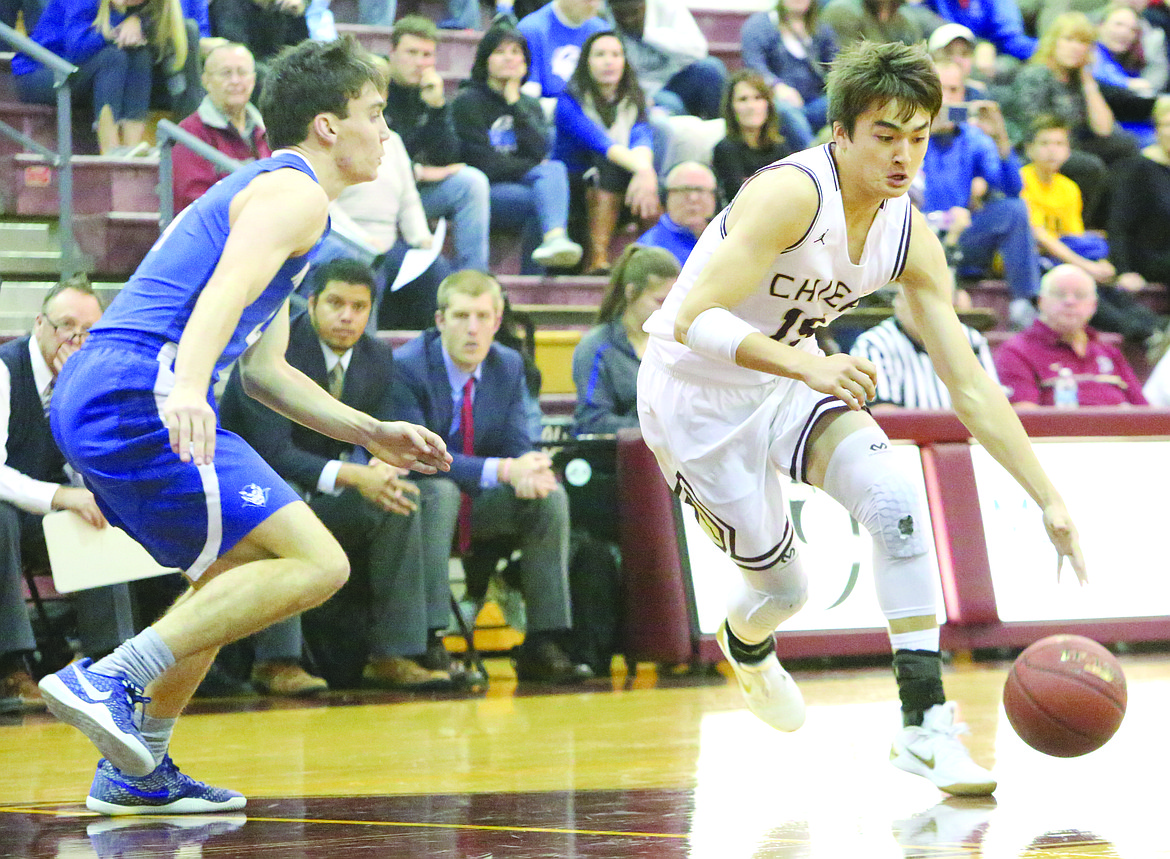 Connor Vanderweyst/Columbia Basin Herald
Moses Lake guard Evan McLean dribbles into the lane against Walla Walla.