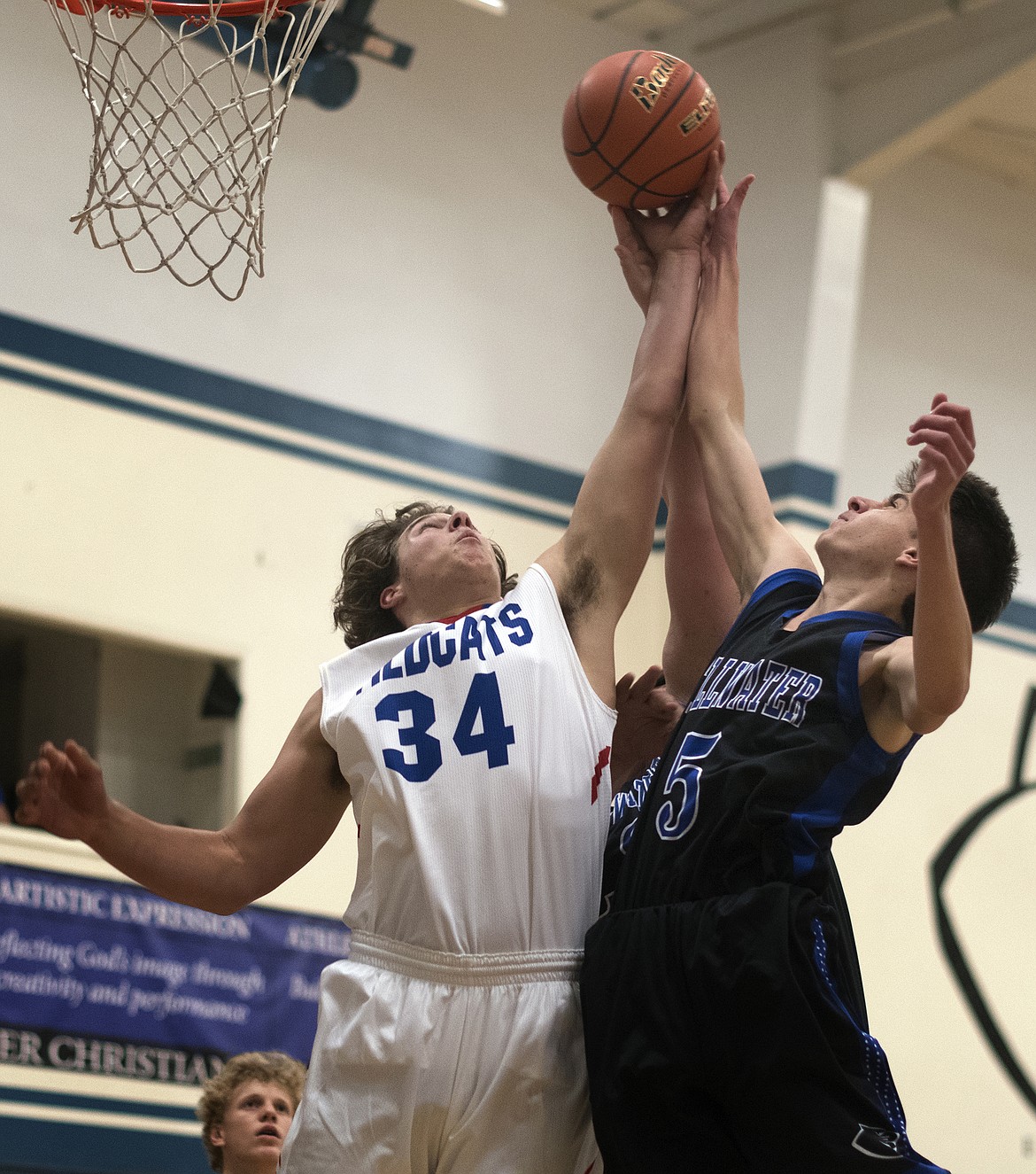 Wildcat Jacob Beich (34) fights for a rebound against Stillwater Christian&#146;s Freeman Clem. (Jeremy Weber photo)