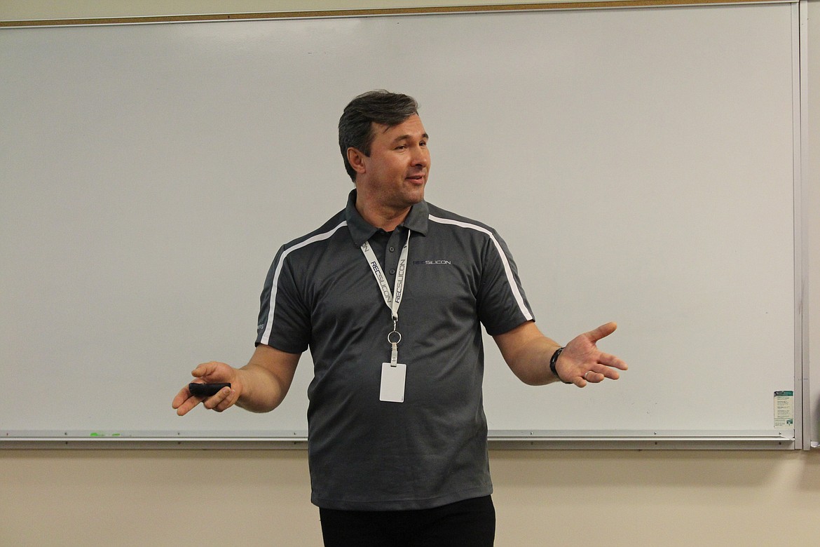 Cheryl Schweizer/Columbia Basin Herald
Sergue Iaprynstev, engineer at REC Silicon, talked about the good and bad of an engineering career to Big Bend Community College students on Engineering Night.