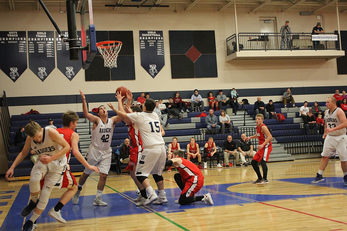 Photo by Tanna Yeoumans
The boys tried to catch rebounds.