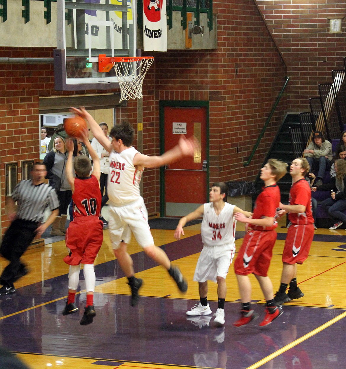 Hunter Gust goes up for the big block over Kootenai&#146;s Jarrett Usdrowski.