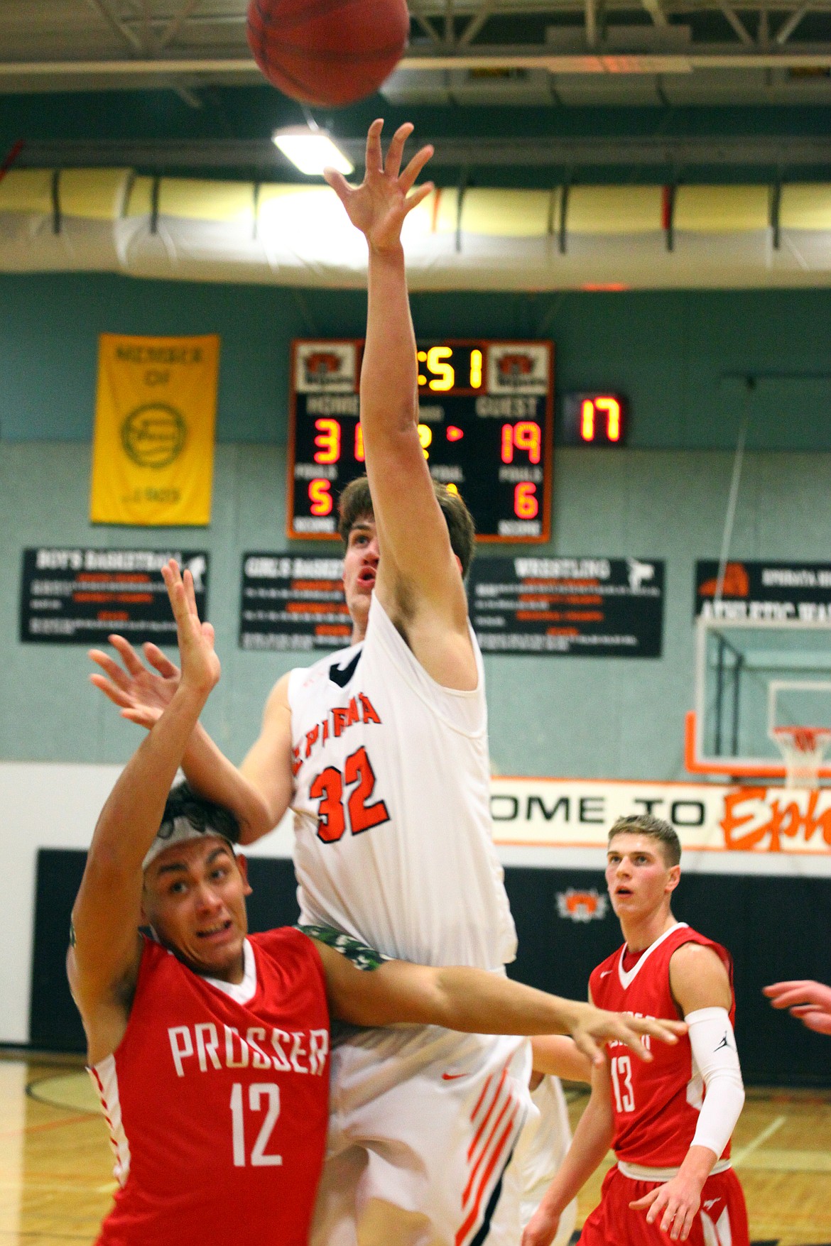 Rodney Harwood/Columbia Basin Herald
Ephrata power forward Hunter James (32) goes strong to the basket during the first quarter of Saturday night's CWAC game against Prosser.