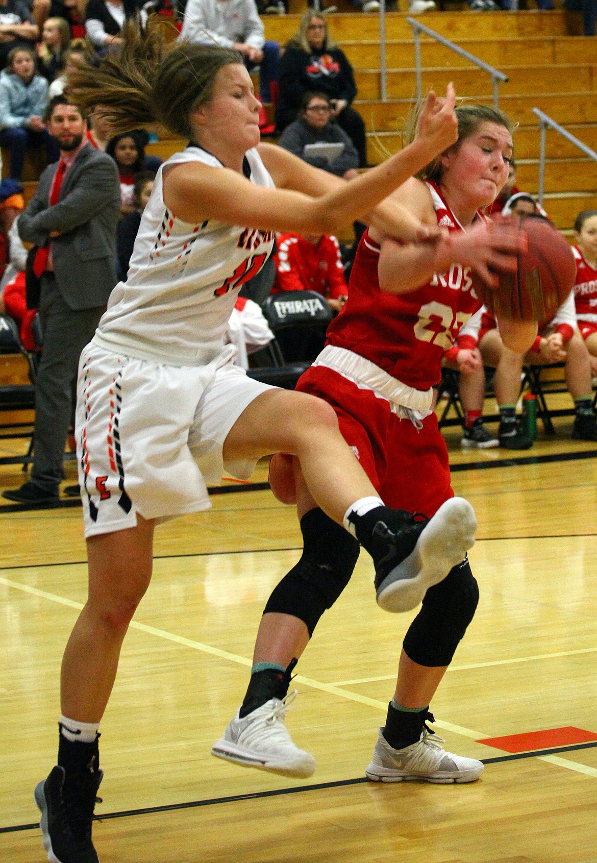 Rodney Harwood/Columbia Basin Herald
Ephrata senior Avery Mickelsen (12) battles for a rebound during Saturday's game against Prosser.