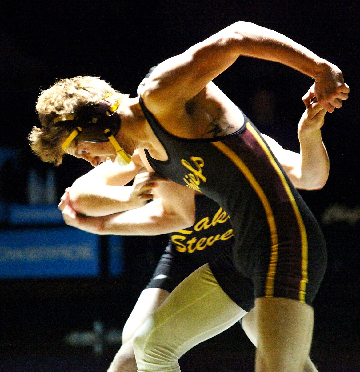 Rodney Harwood/Columbia Basin Herald
Defending state champion Hunter Cruz of Moses Lake works an escape against Isaac Gust of Lake Stevens in the 170-pound match Thursday night.