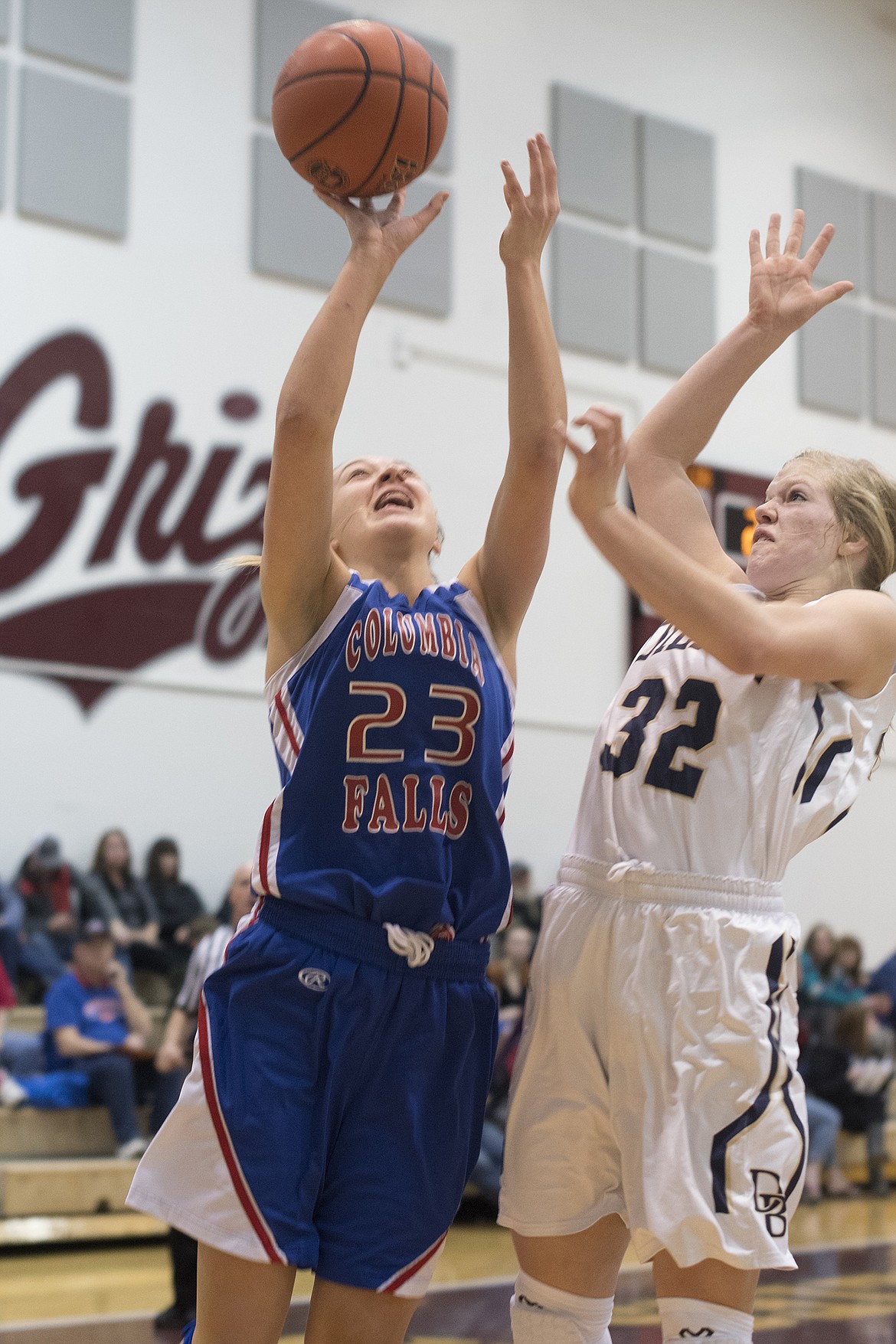 Ryley Kehr goes up for two. (Jeremy Weber photo)