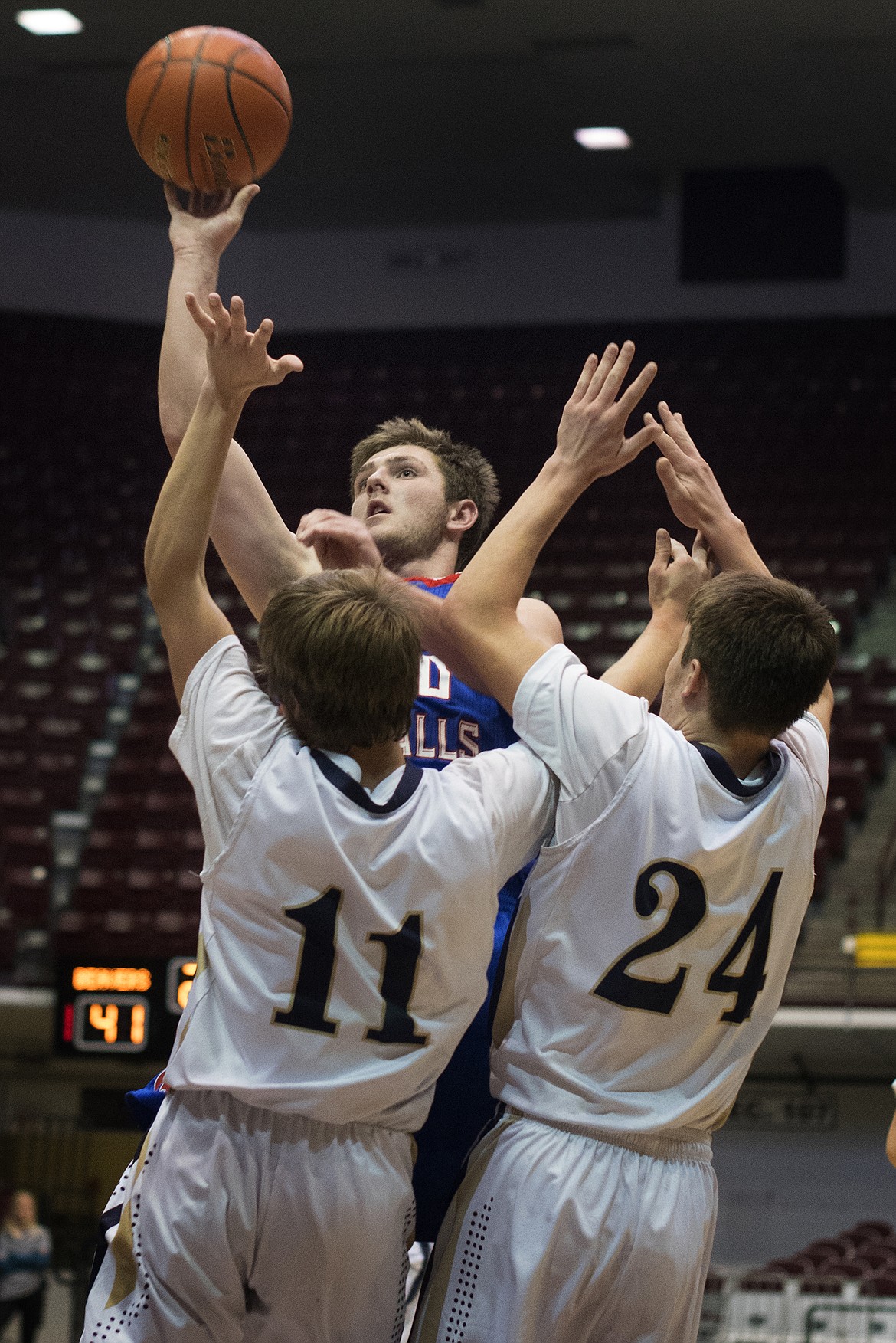 Austin Green goes up for a tough shot against the Beavers. (Jeremy Weber photo)