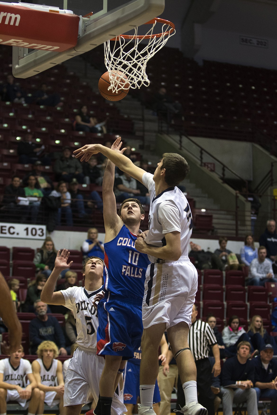 Austin Green goes inside against Dillon. (Jeremy Weber photo)