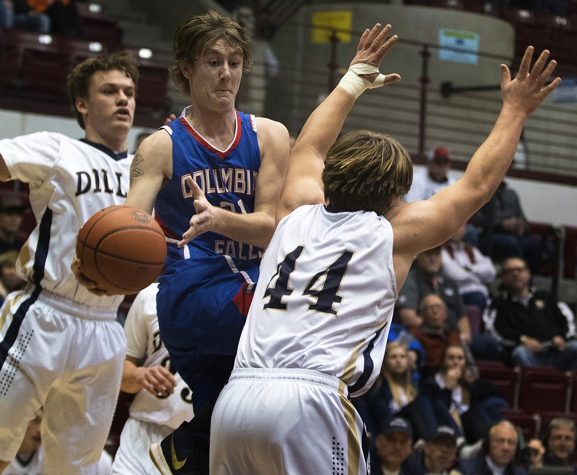 Quintin Schriver looks to make a pass. (Jeremy Weber photo)