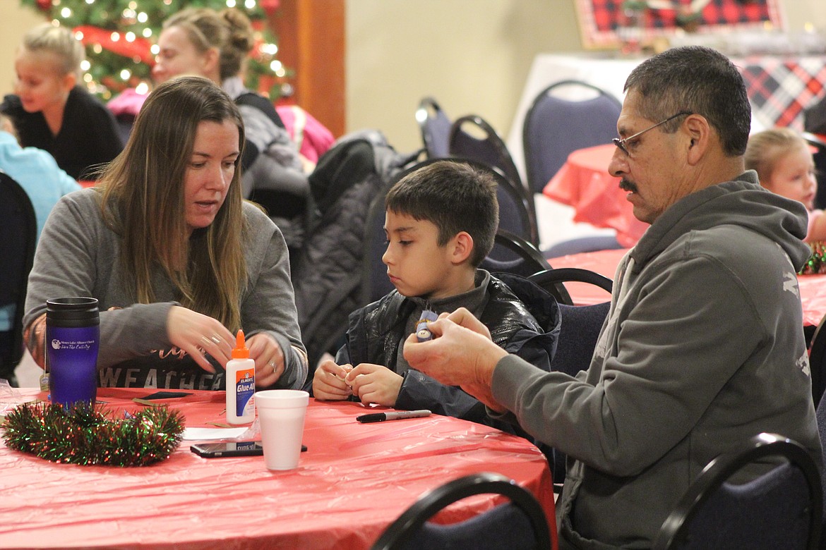 Richard Byrd/Columbia Basin Herald
During Keepsake Christmas Thursday night families had the opportunity to create a nativity set and hear about the story of Christmas.