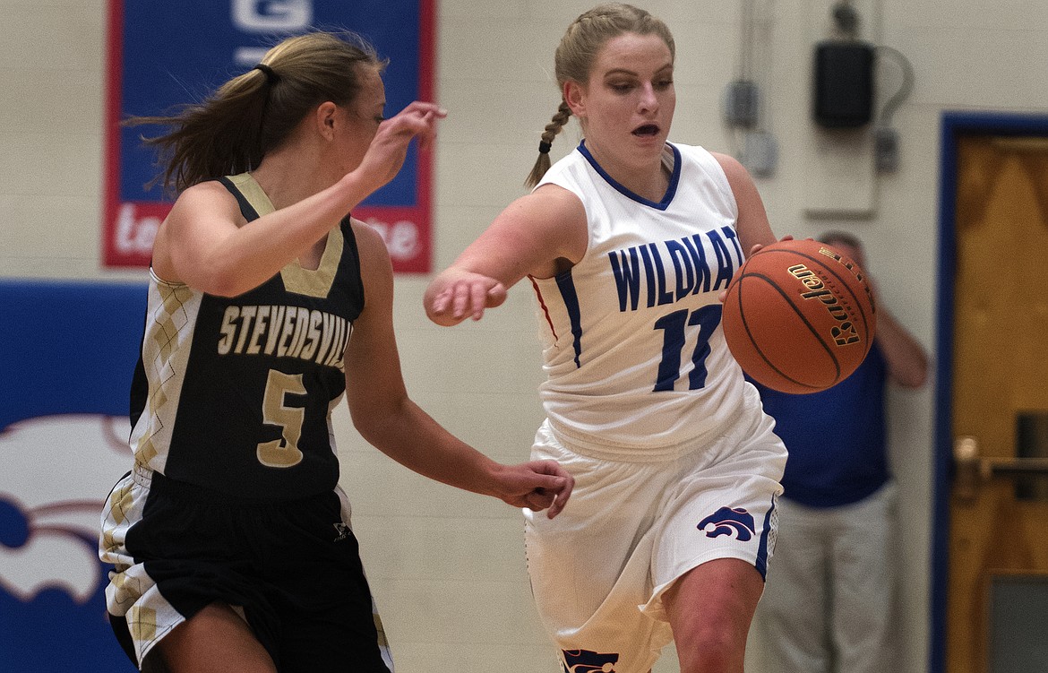 Savvy Ellis brings the ball up court against Stevensville. (Jeremy Weber photo)