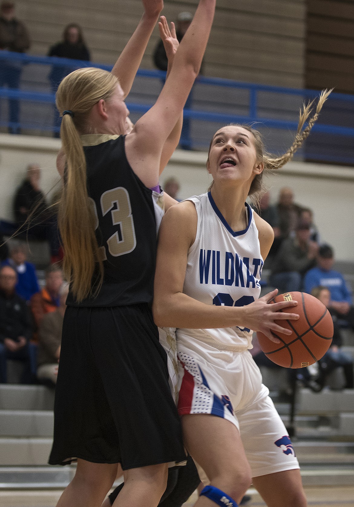 Ryley Kehr takes the ball inside against Stevensville. (Jeremy Weber photo)