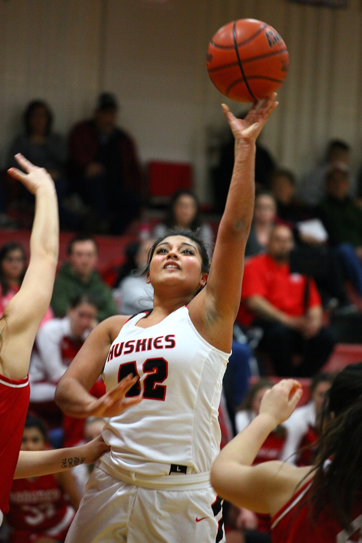 Rodney Harwood/Columbia Basin Herald
Othello junior Alexis Coronado (42) puts up a left-handed runner during second-quarter action Friday night against Prosser.