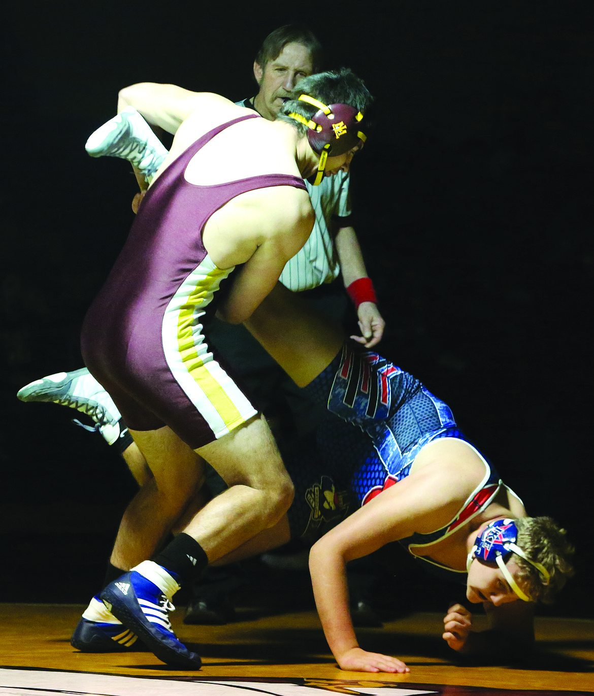 Connor Vanderweyst/Columbia Basin Herald
Moses Lake's Payton Castro takes down Eisenhower's Riley Hansen. Castro pinned Hansen in 49 seconds.