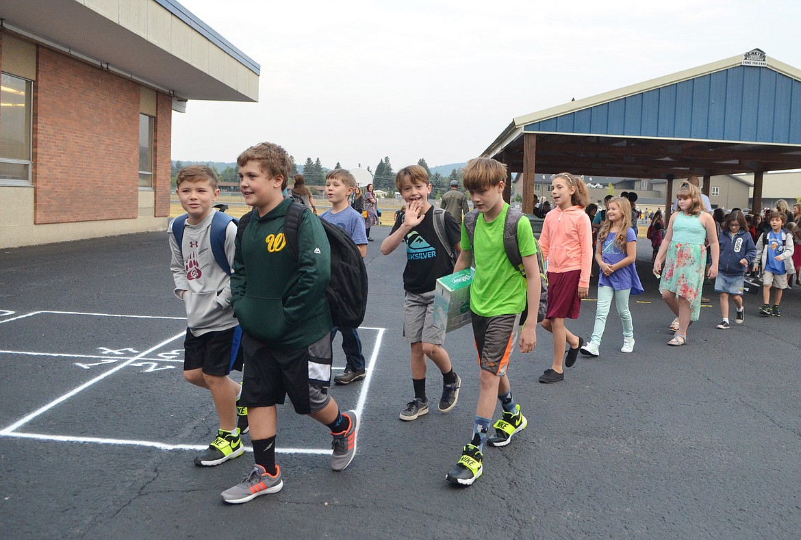 Students file into Muldown Elementary Wednesday morning for the first day of school. (Heidi Desch/Whitefish Pilot)