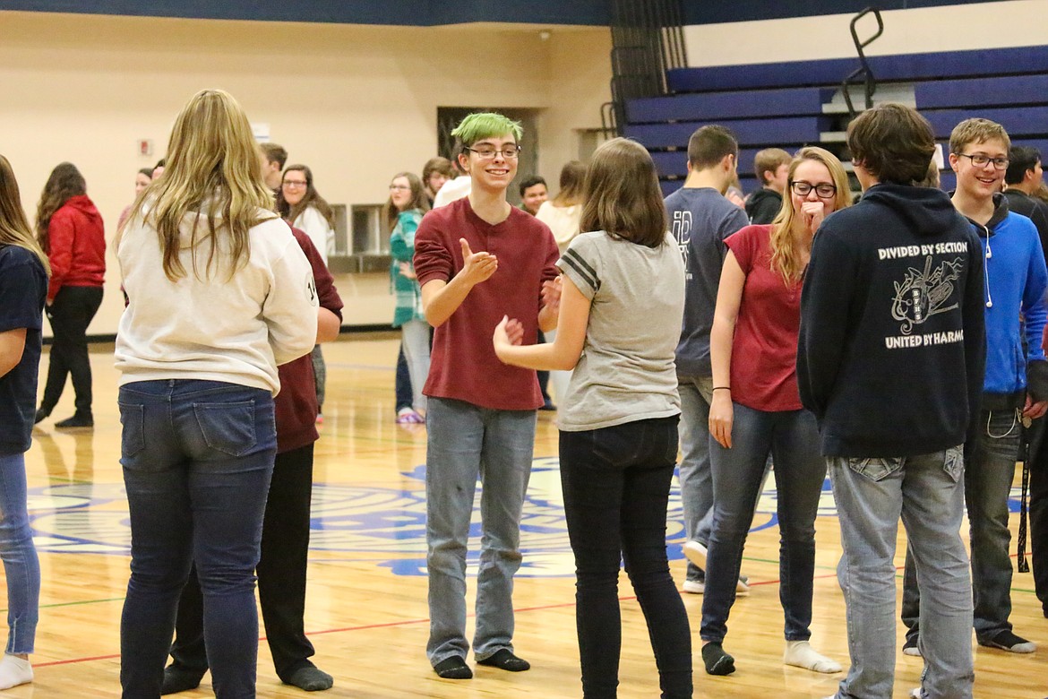 Photo by Mandi Bateman
Getting to know their classmates better helps eliminate clique barriers.