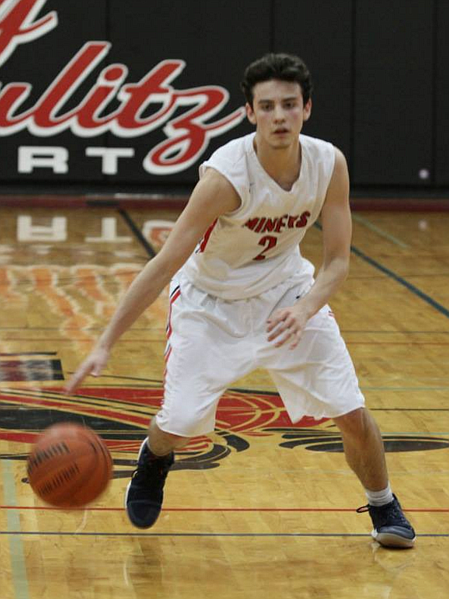 Photo by Les McPhail/
Zack Welch looks to break a few defenders&#146; ankles as he drives to the basket against Lakeside. Welch had 14 points in the contest.