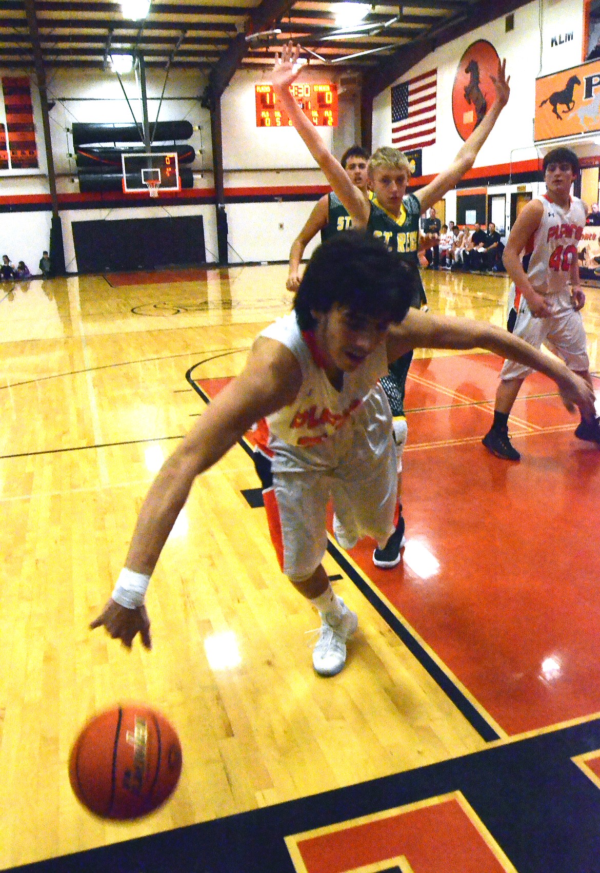 Sinjin Ledeaux (32) goes for a quick save under the basket (Erin Jusseaume/ Clark Fork Valley Press)