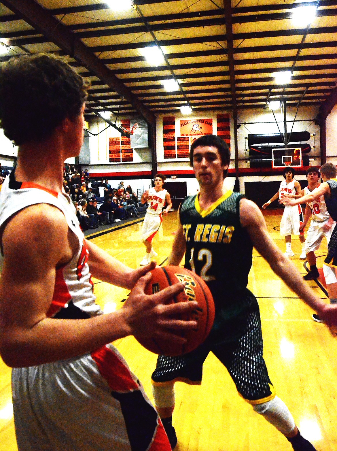 Tanner Ovitt (10) was not worried about the Tigers as he looked for the best opening (Erin Jusseaume/ Clark Fork Valley Press)