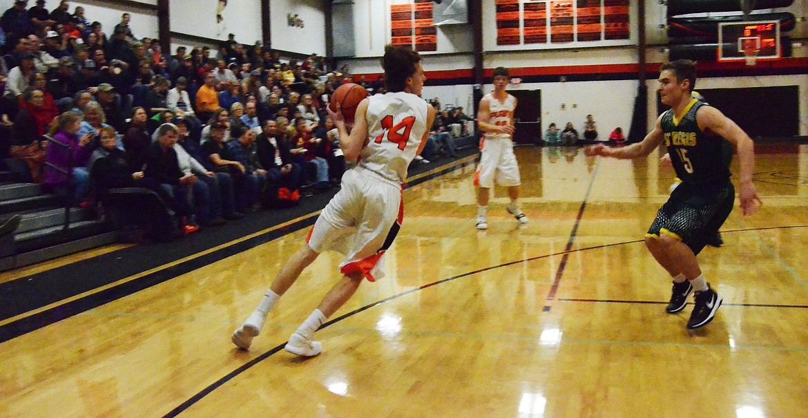 Kyle Weeks (14) sliced past the Tiger defense with ease (Erin Jusseaume/ Clark Fork Valley Press)