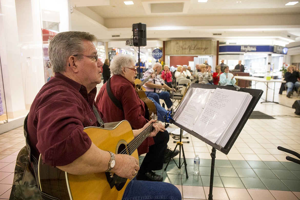LOREN BENOIT/Press
Don Kelley plays alongside other musicians at a jam session Friday night at The Silver Lake Mall.