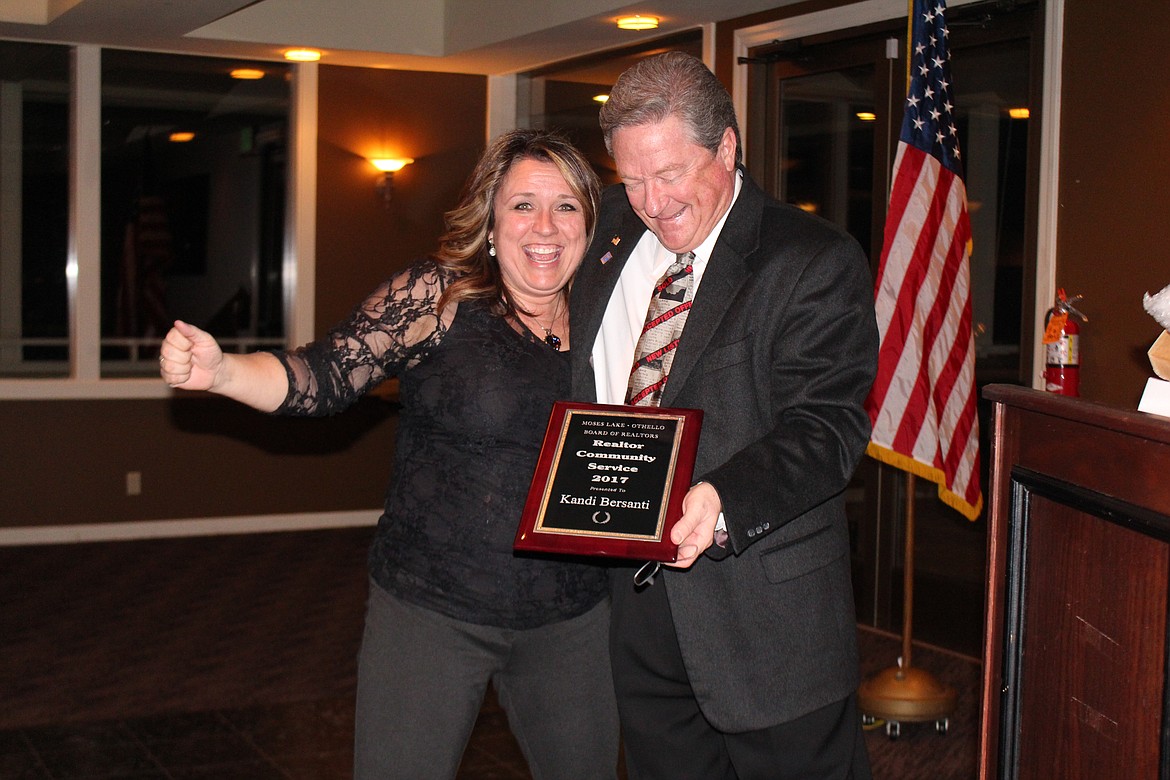 Cheryl Schweizer/Columbia Basin Herald
Kandi Bersanti (left) was recognized as the Realtor Community Service award winner at the Moses Lake-Othello Association of Realtors banquet Saturday night. The award was presented by 2017 president Jeff Foster.