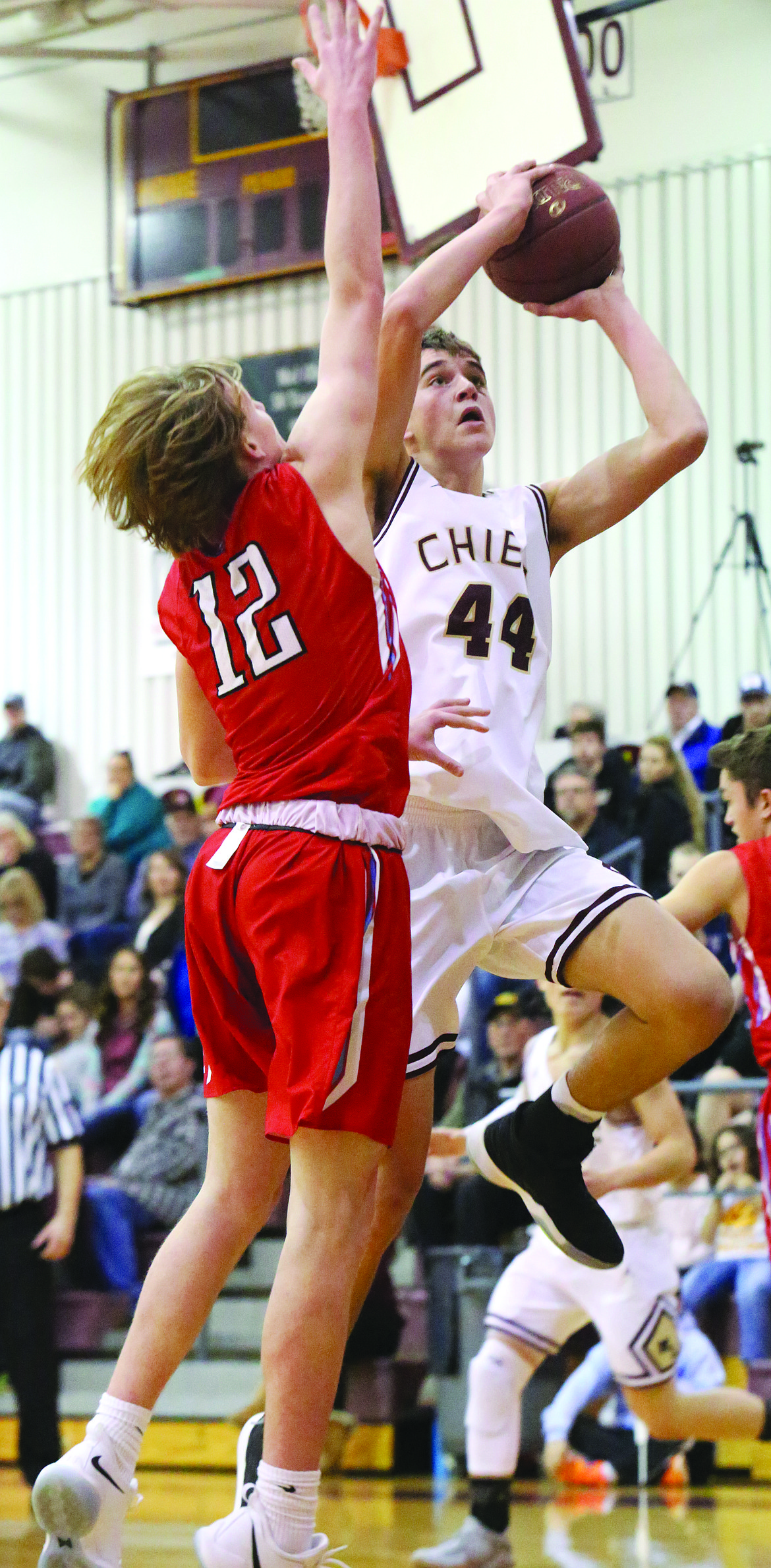 Connor Vanderweyst/Columbia Basin Herald
Moses Lake forward Kyle Karstetter (44) elevates for a shot.