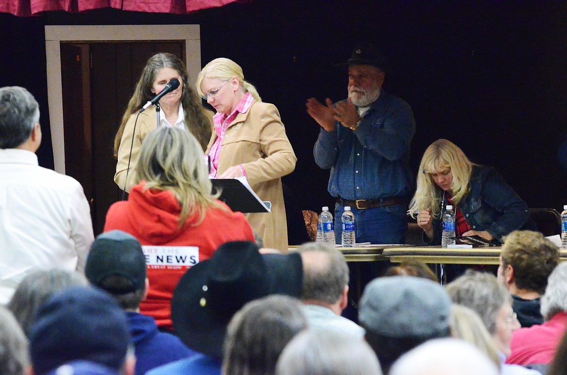 Montana Senator Jennifer Fielder reads the letter she intends to send to both Congress and President Trump (Erin Jusseaume/ Clark Fork Valley Press)