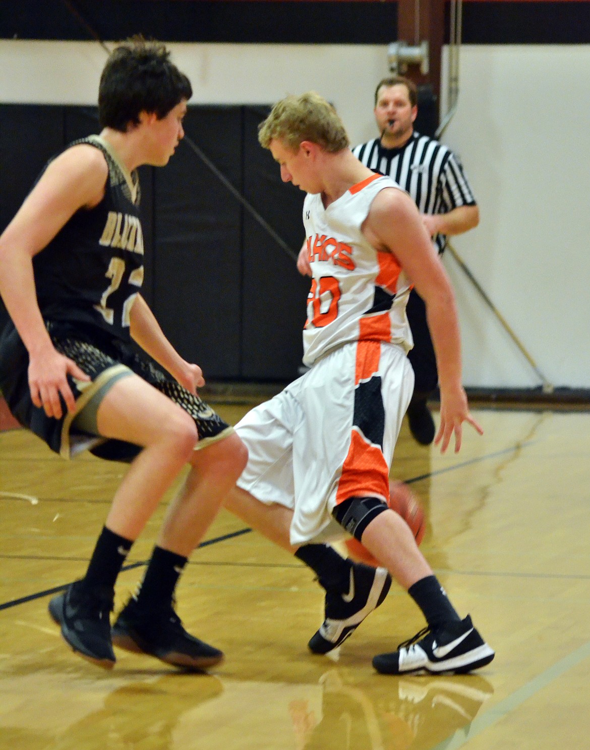 Wyatt Weyers (20) uses his ball skills to stop Black Hawks Hunter Shelmerdine (12) from making an interception (Erin Jusseaume /Clrk Fork Valley Press)