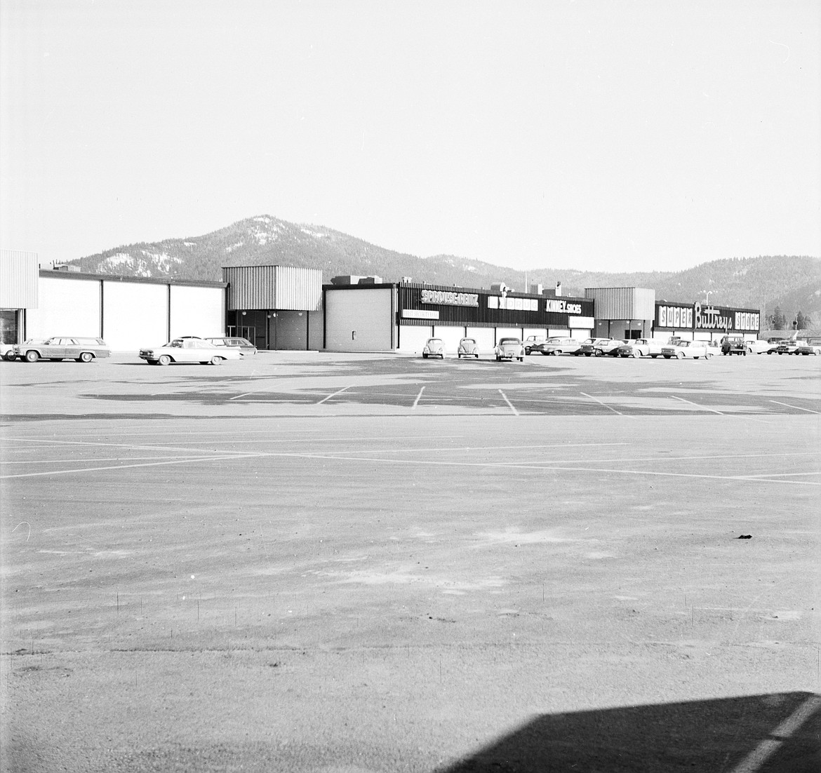 Coeur d&#146;Alene Mall with Canfield Mountain in the background, home of Sprouse-Reitz, Kinney Shoes and Buttery&#146;s. January 1967.
