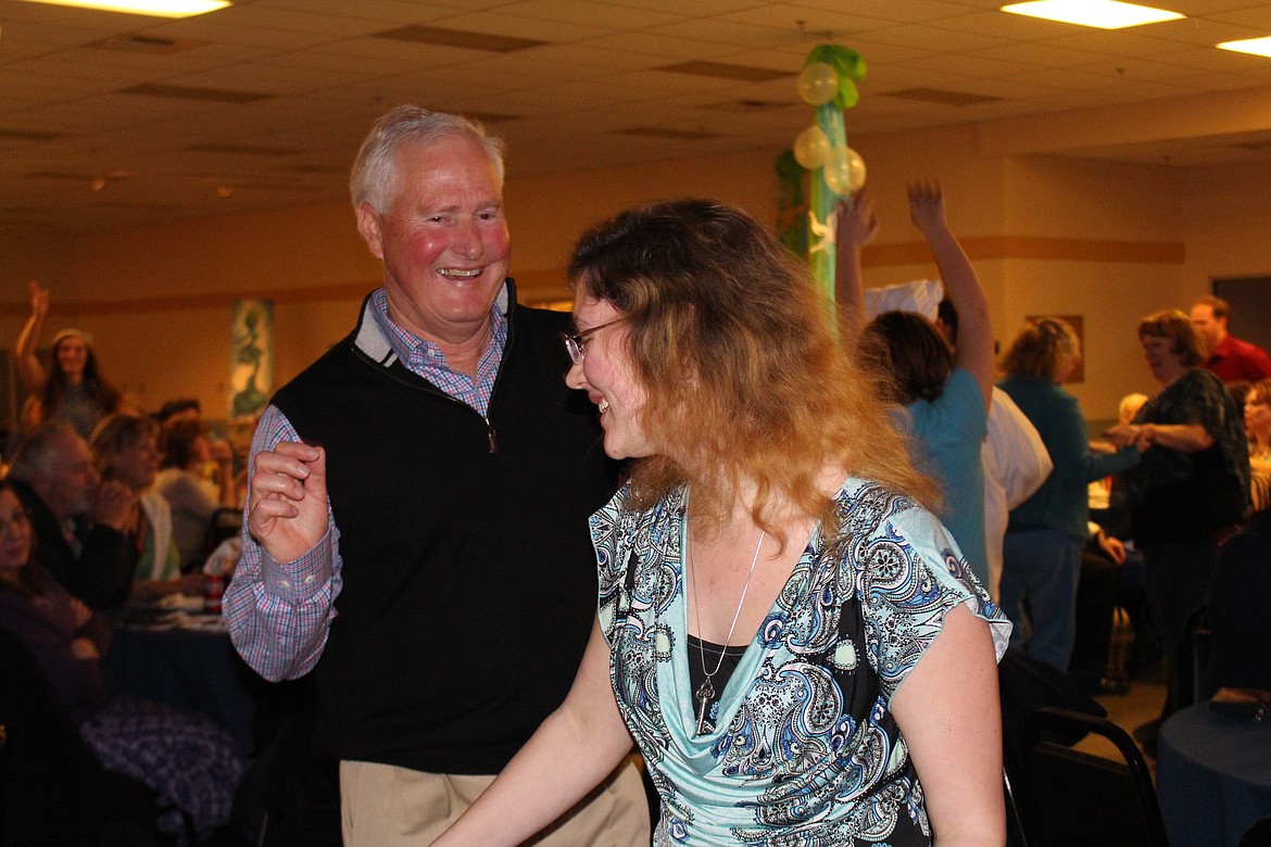 Cheryl Schweizer/Columbia Basin Herald
Masquers cast members urged the audience to get up and dance during the company&#146;s performance &#145;Under the Sea&#146; during the 2017 Columbia Basin Allied Arts soiree.