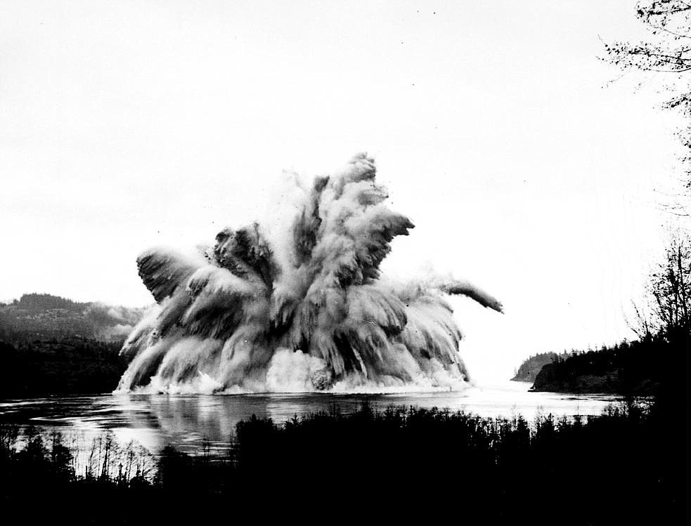ROYAL BC MUSEUM
Blowing up Ripple Rock on April 5, 1958.