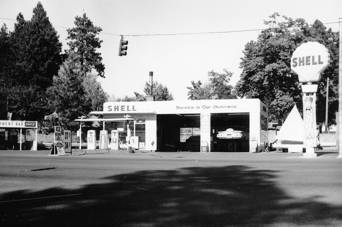 Shell station, 1965