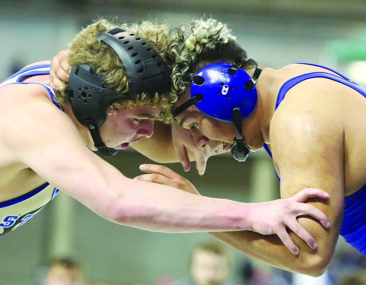 Connor Vanderweyst/Columbia Basin HeraldWarden's Martin Dominguez (right) grapples Deer Park's Amir Nuriddeen during the 220-pound championship at Mat Classic XXX.