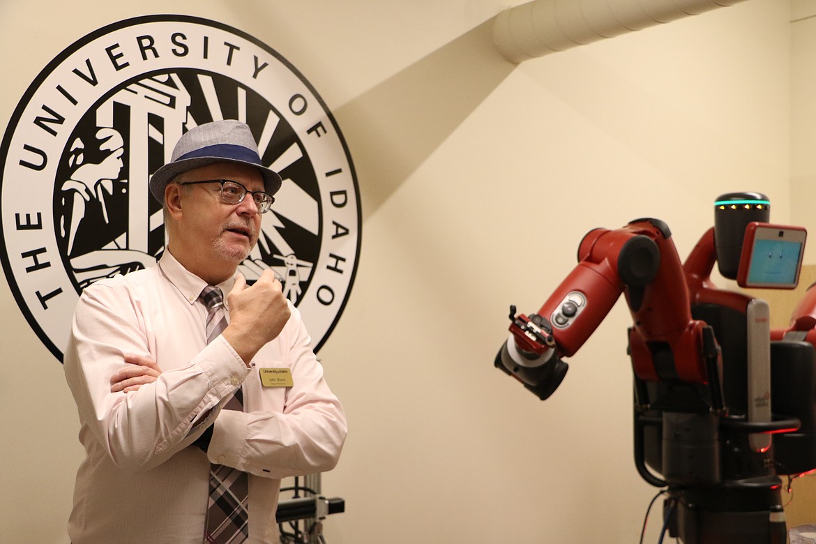 (Courtesy photo)
Professor John Shovic at the University of Idaho&#146;s Coeur d&#146;Alene extension talks to Sandpoint High School students about Baxter, the college&#146;s 300-pound robot.