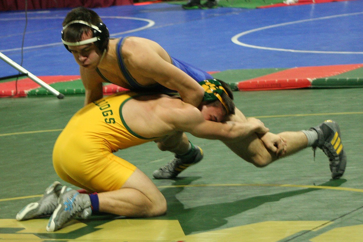 Jeffery Offenbecher won this match with Dakota Flannery of Whitefish by pin in 4:35, and placed sixth in the 138-pound class. (Photo by Darlene Hammons)