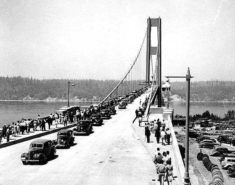 UNIVERSITY OF WASHINGTON LIBRARIES DIGITAL COLLECTIONS
Tacoma Narrows Bridge opening day, July 1, 1940.