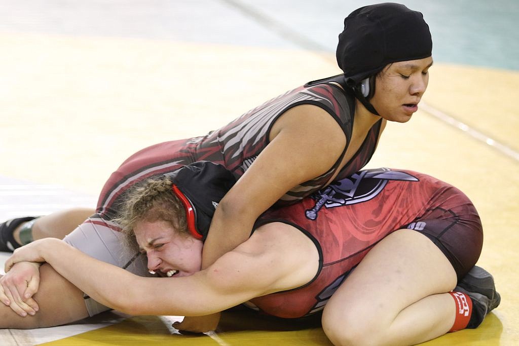 Bob Kirkpatrick/The Sun Tribune - Wahluke's Laly Gonzalez-Nunez in control of her match with Stanwoods Lindsey Crawford.