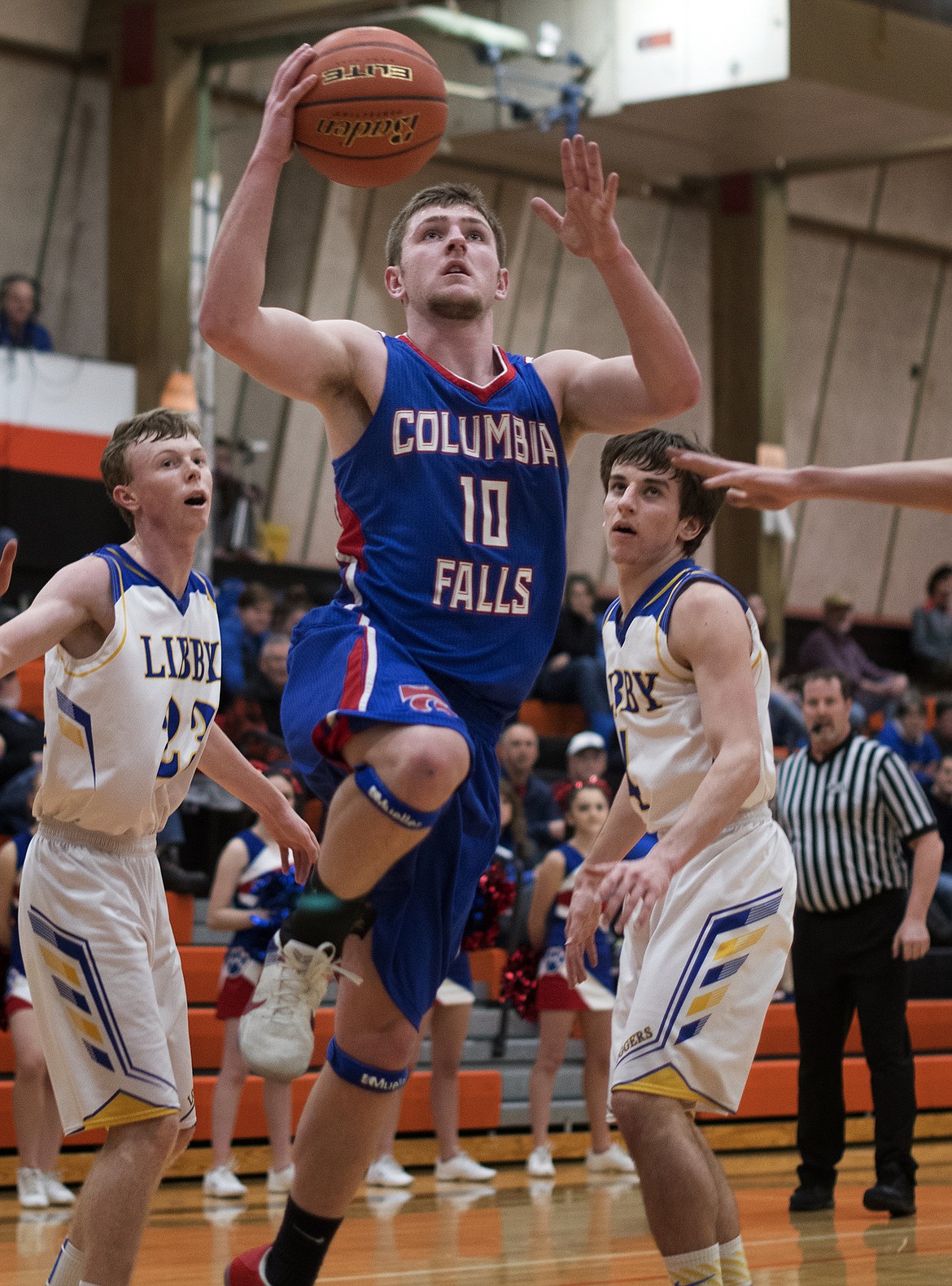 Austin Green goes to the basket against the Loggers at the district basketball tournament Saturday. (Jeremy Weber photo)