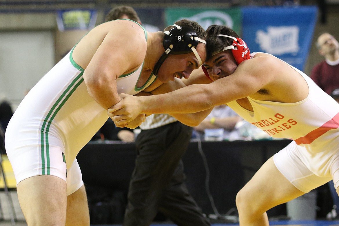 Bob Kirkpatrick/The Sun Tribune - Isaiah Perez looks to make a move on Cy Hicks of Tumwater in the 285-title clash.