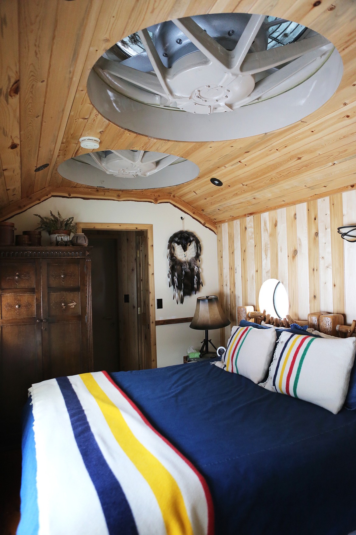 The bedroom of the locomotive room.