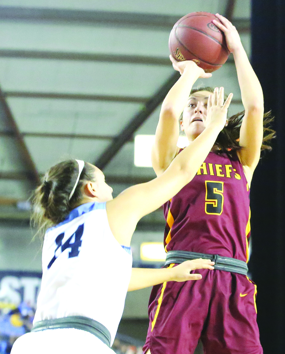 Connor Vanderweyst/Columbia Basin Herald
Moses Lake guard Jamie Loera (5) pulls up for a shot over Central Valley defender Camryn Skaife.